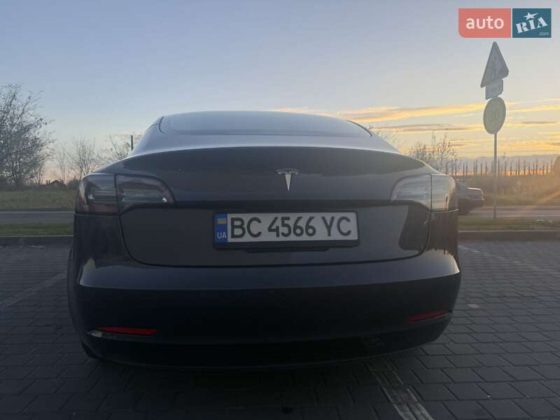 Седан Tesla Model 3 2022 в Львові
