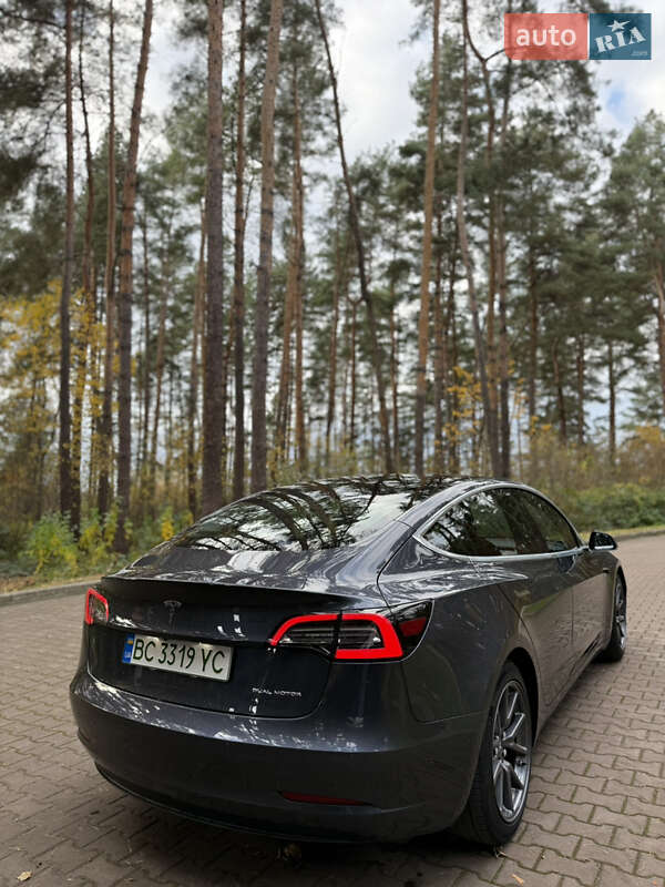 Седан Tesla Model 3 2019 в Новояворовске