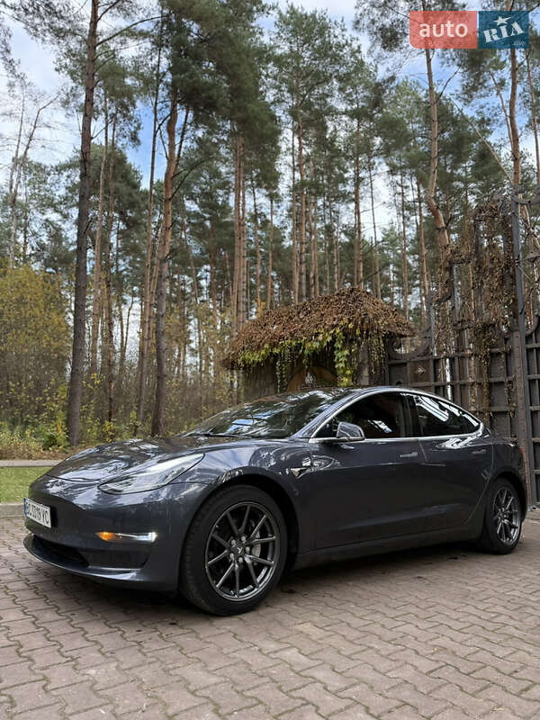 Седан Tesla Model 3 2019 в Новояворовске