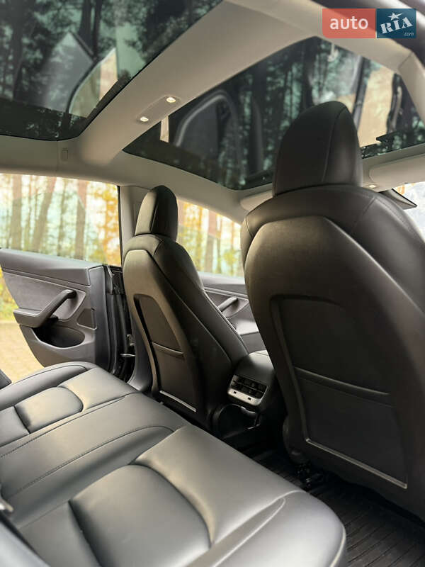 Седан Tesla Model 3 2019 в Новояворовске