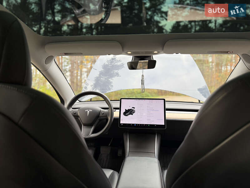 Седан Tesla Model 3 2019 в Новояворовске