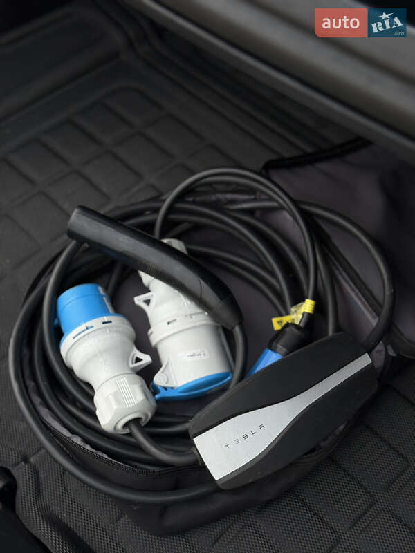 Седан Tesla Model 3 2019 в Новояворовске