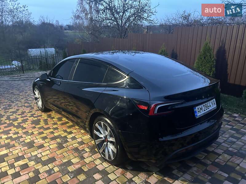 Седан Tesla Model 3 2025 в Звягеле