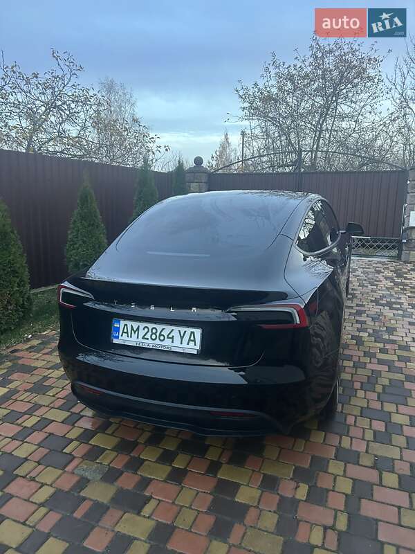Седан Tesla Model 3 2025 в Звягеле