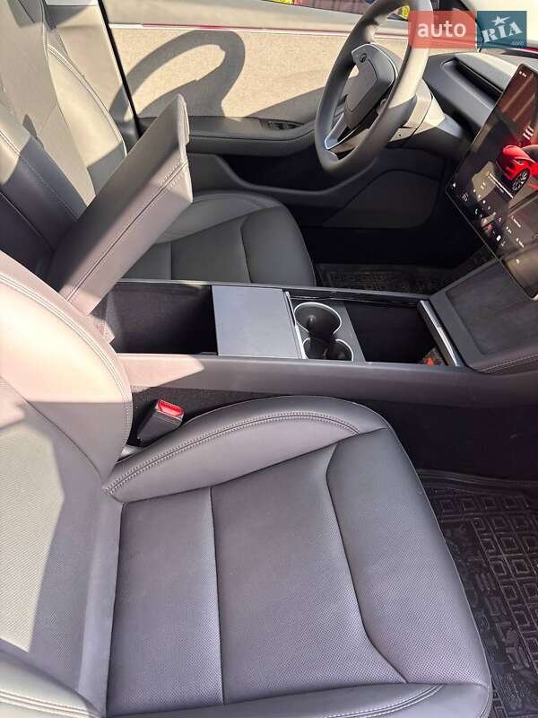 Седан Tesla Model 3 2025 в Звягеле