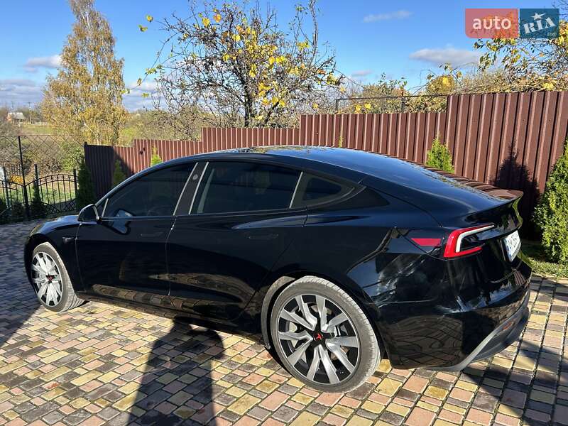 Седан Tesla Model 3 2025 в Звягеле