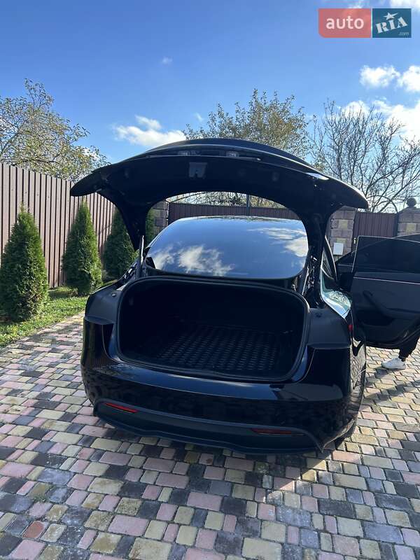 Седан Tesla Model 3 2025 в Звягеле