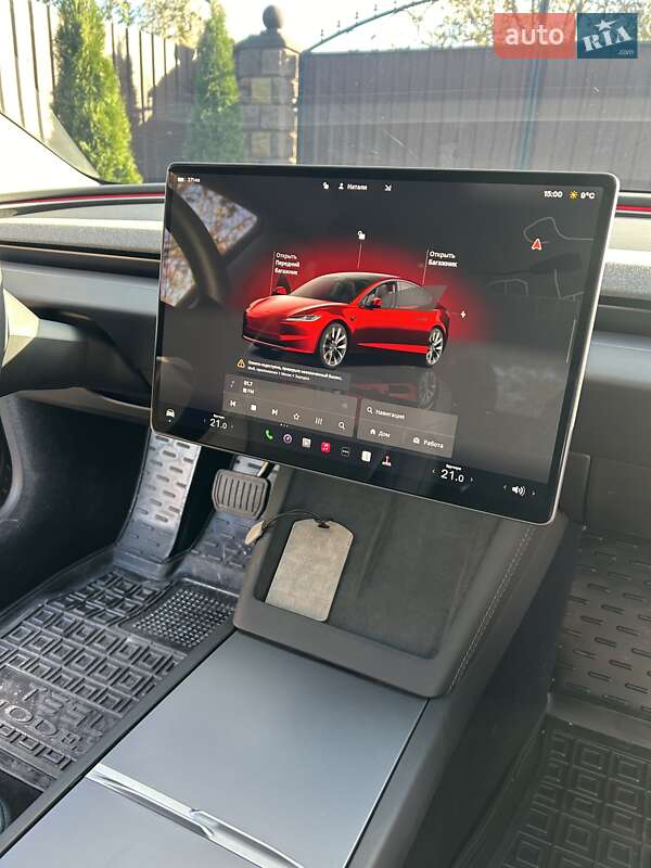 Седан Tesla Model 3 2025 в Звягеле