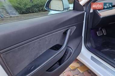 Седан Tesla Model 3 2019 в Черкассах