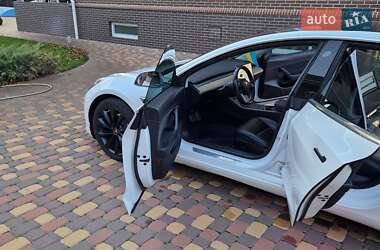 Седан Tesla Model 3 2019 в Черкассах