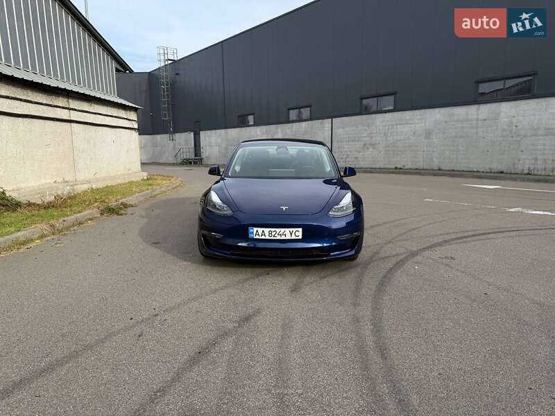 Седан Tesla Model 3 2023 в Киеве