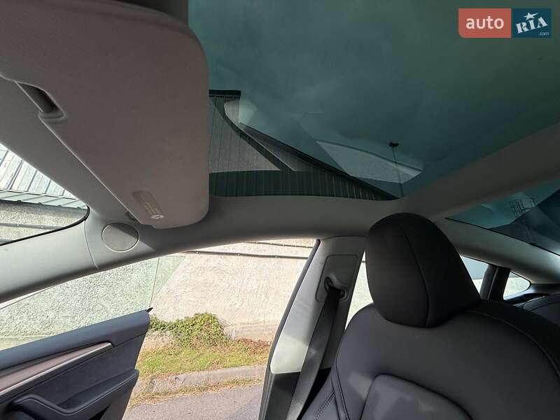 Седан Tesla Model 3 2023 в Киеве
