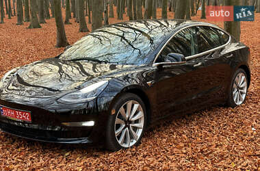Седан Tesla Model 3 2019 в Львові
