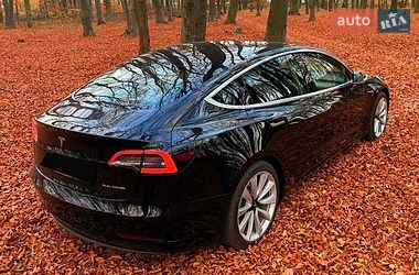 Седан Tesla Model 3 2019 в Львове