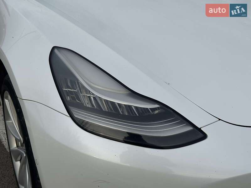 Седан Tesla Model 3 2019 в Луцке
