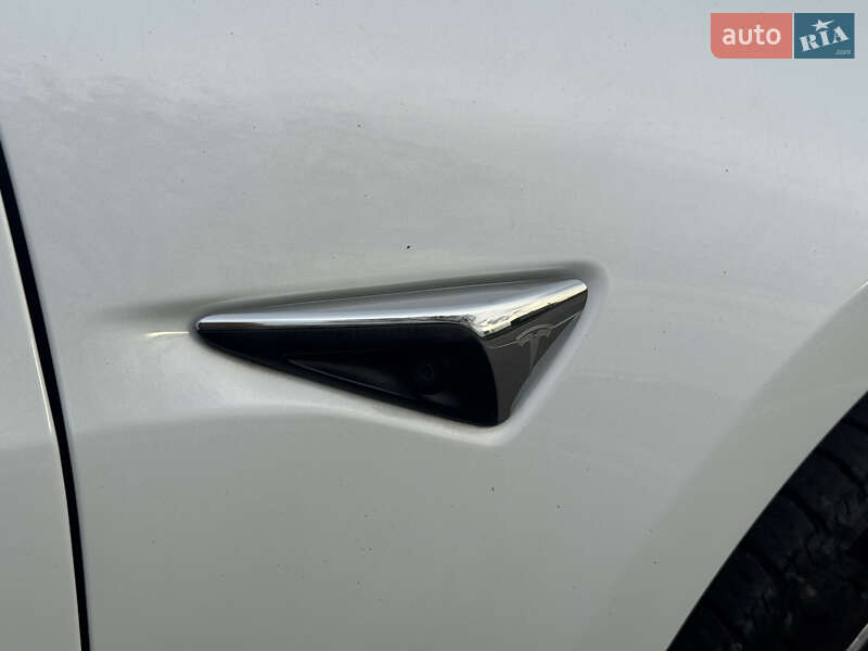 Седан Tesla Model 3 2019 в Луцке
