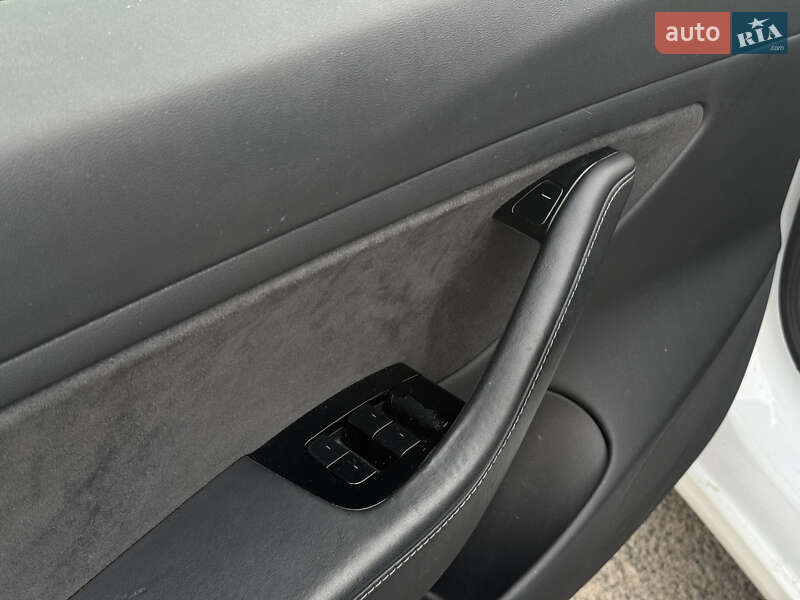 Седан Tesla Model 3 2019 в Луцке