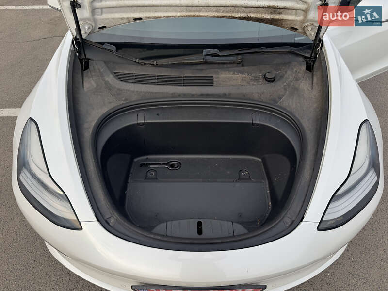 Седан Tesla Model 3 2019 в Луцке