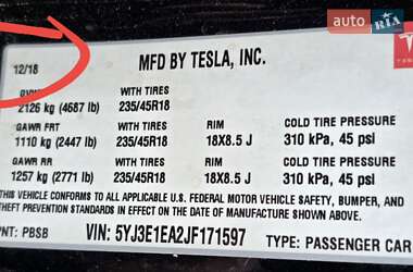 Седан Tesla Model 3 2018 в Львові