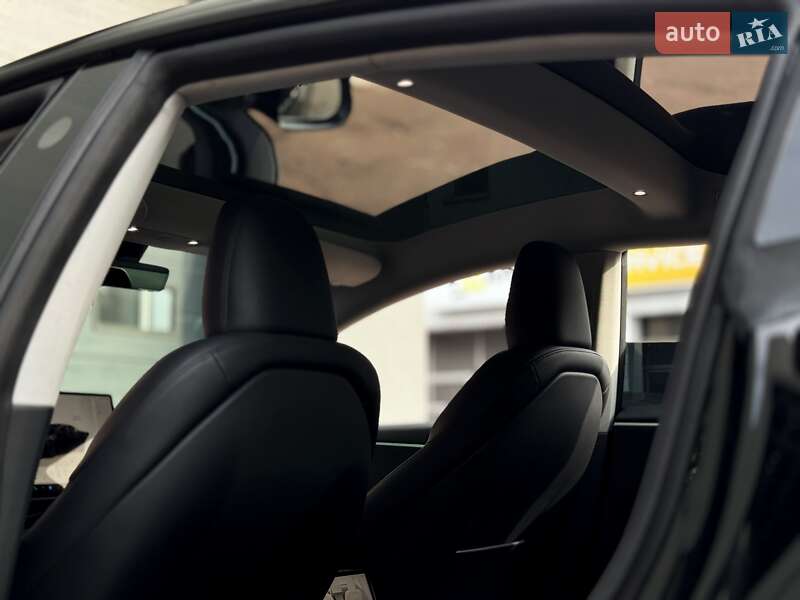 Седан Tesla Model 3 2024 в Києві