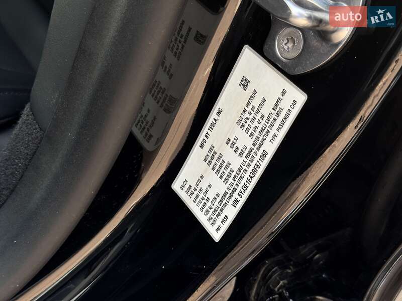 Седан Tesla Model 3 2024 в Києві