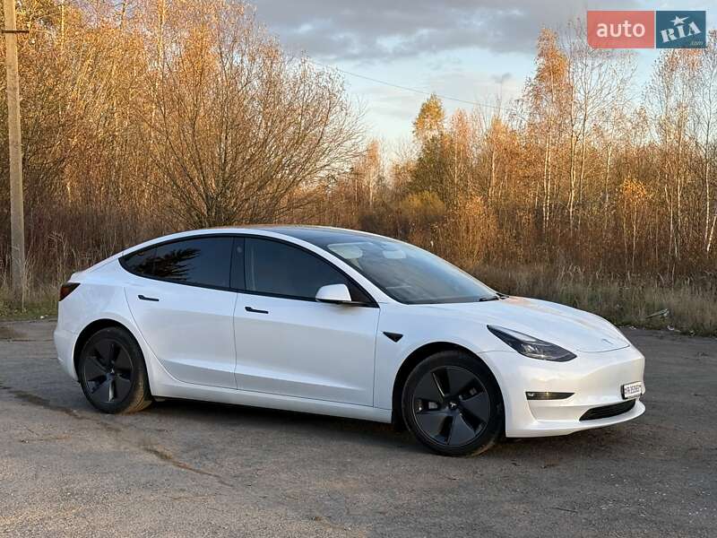 Седан Tesla Model 3 2021 в Трускавці