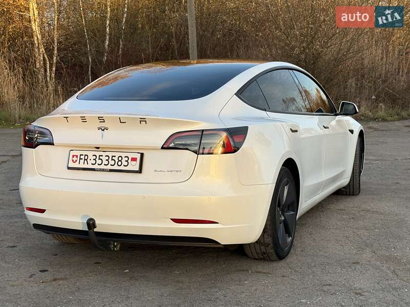 Седан Tesla Model 3 2021 в Трускавці
