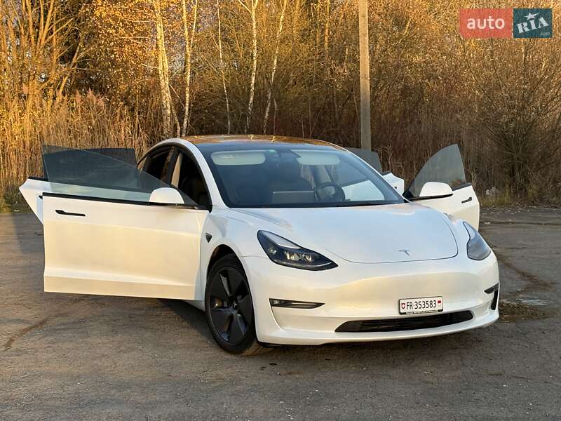 Седан Tesla Model 3 2021 в Трускавці