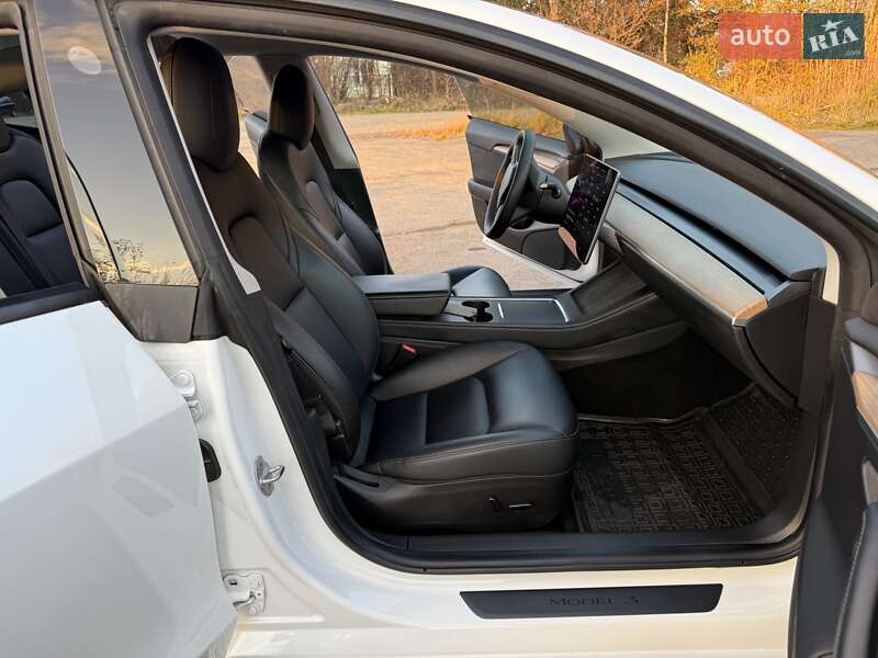Седан Tesla Model 3 2021 в Трускавці