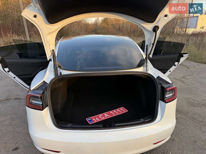 Седан Tesla Model 3 2021 в Трускавці