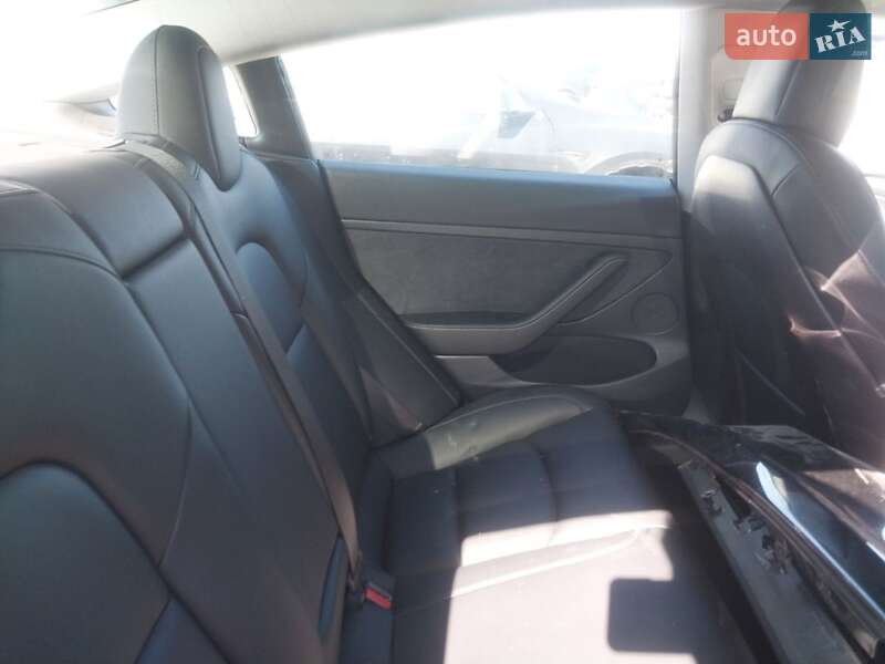 Седан Tesla Model 3 2021 в Луцке