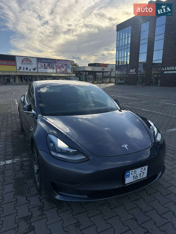 Седан Tesla Model 3 2020 в Черновцах