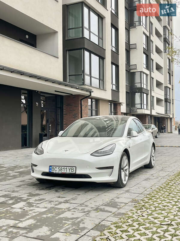 Седан Tesla Model 3 2020 в Івано-Франківську