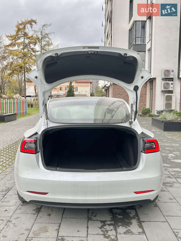 Седан Tesla Model 3 2020 в Івано-Франківську