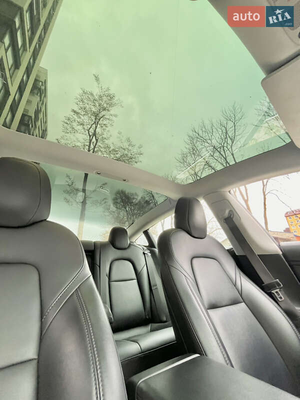 Седан Tesla Model 3 2020 в Івано-Франківську
