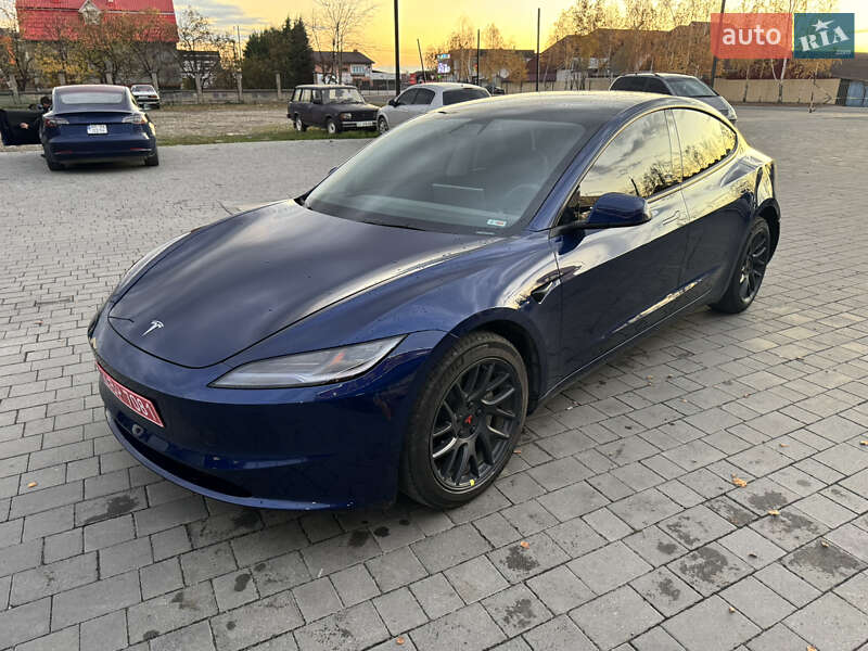 Седан Tesla Model 3 2024 в Ужгороді фото Седан Tesla Model 3 2024 в Ужгороді