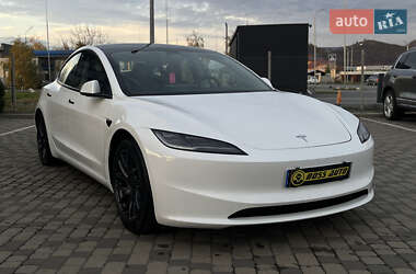 Седан Tesla Model 3 2024 в Мукачево
