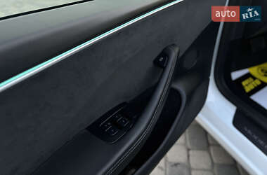 Седан Tesla Model 3 2024 в Мукачево