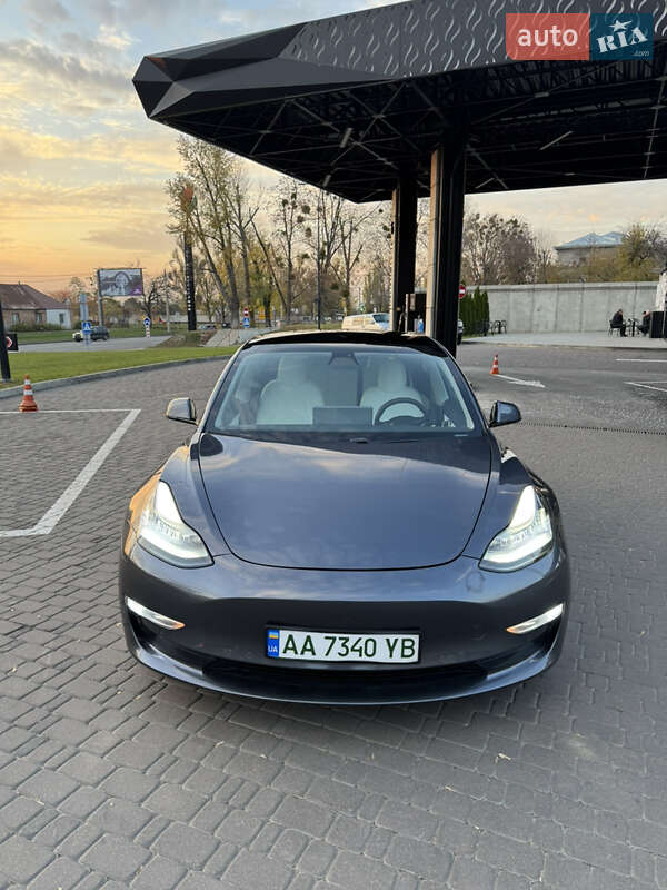 Седан Tesla Model 3 2020 в Харкові