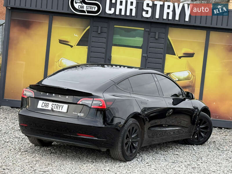 Седан Tesla Model 3 2022 в Стрию