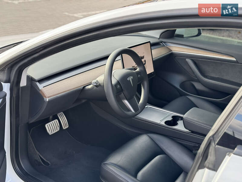 Седан Tesla Model 3 2023 в Хмельницком