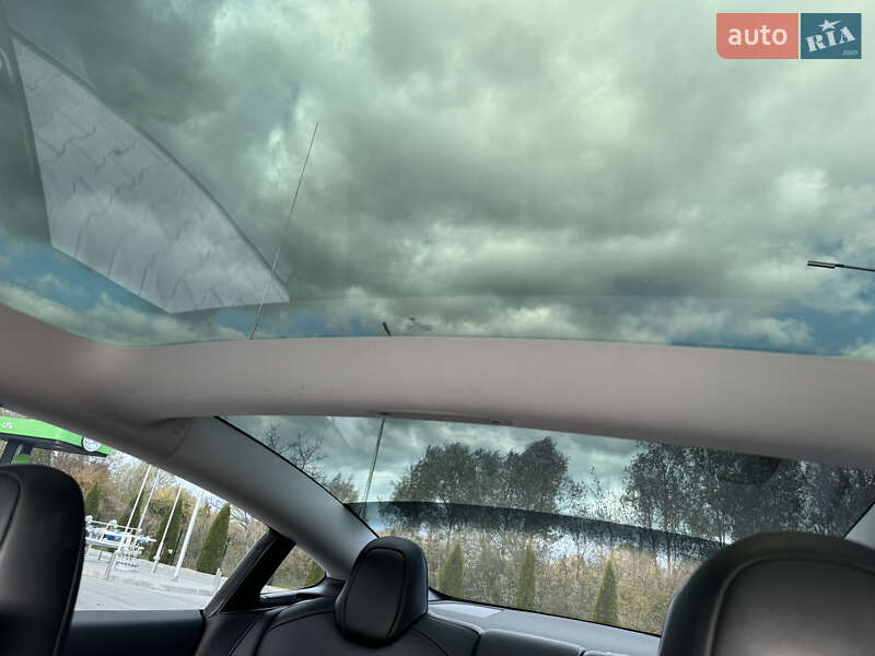 Седан Tesla Model 3 2023 в Хмельницком