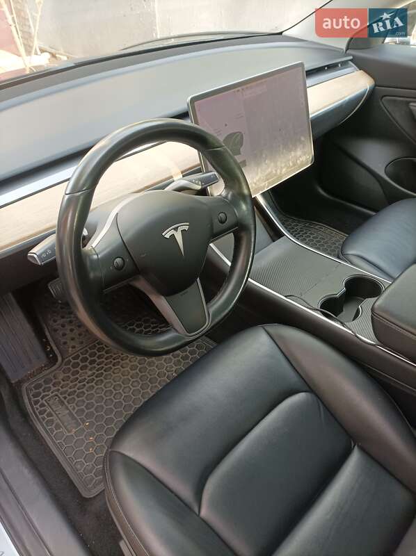 Седан Tesla Model 3 2019 в Дніпрі