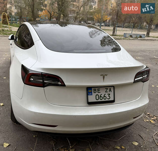 Седан Tesla Model 3 2022 в Киеве