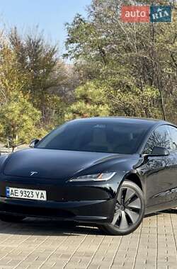 Седан Tesla Model 3 2024 в Днепре