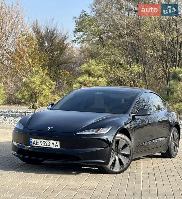 Седан Tesla Model 3 2024 в Днепре