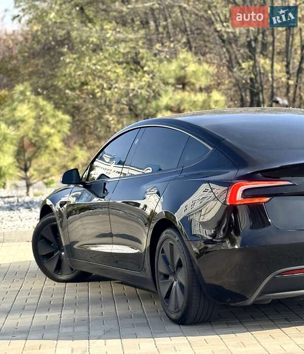 Седан Tesla Model 3 2024 в Днепре