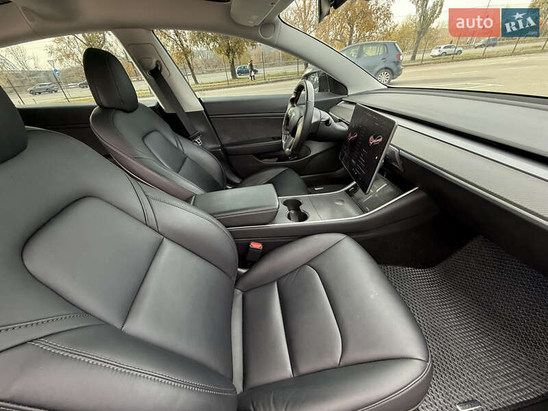Седан Tesla Model 3 2020 в Киеве фото 16 Седан Tesla Model 3 2020 в Киеве