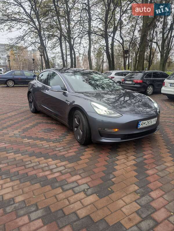 Седан Tesla Model 3 2019 в Звягелі