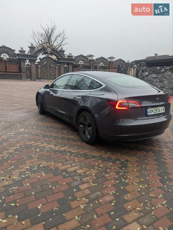 Седан Tesla Model 3 2019 в Звягелі